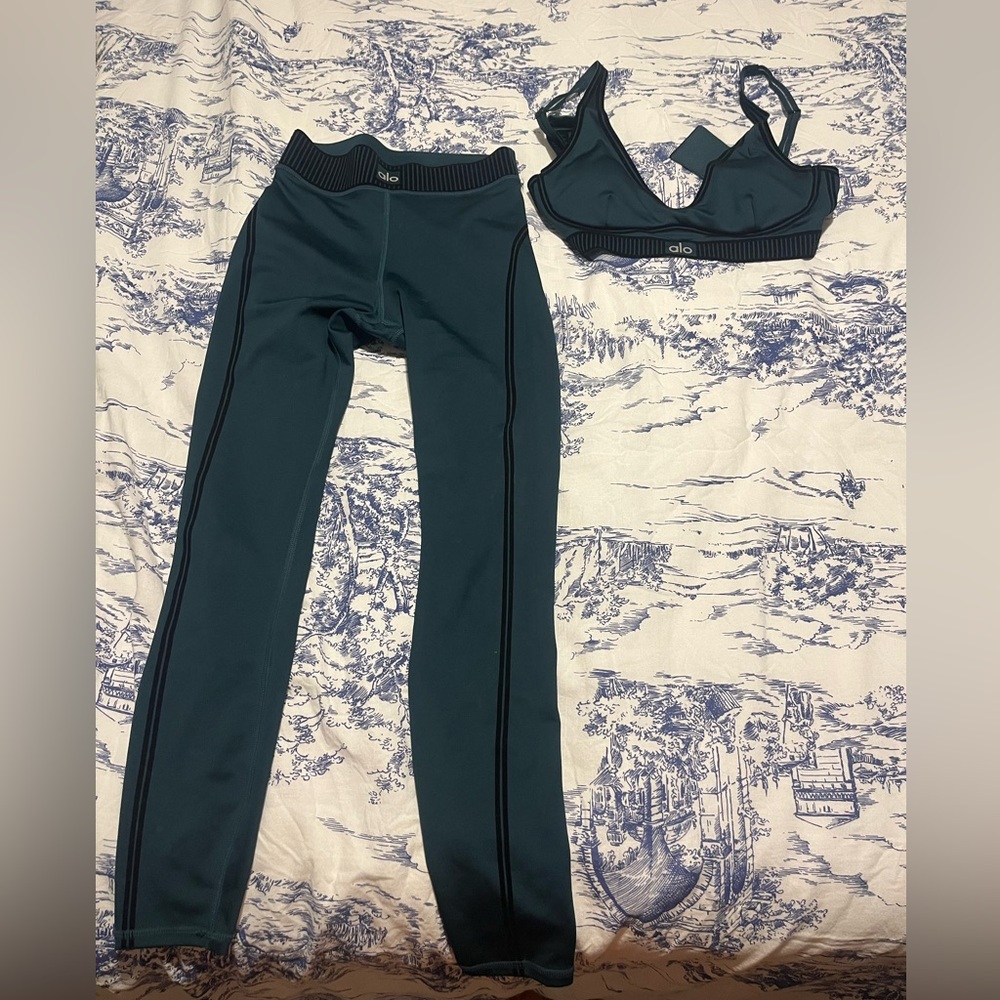 Alo Yoga Midnight Green Airlift Set Xsmall Worn once